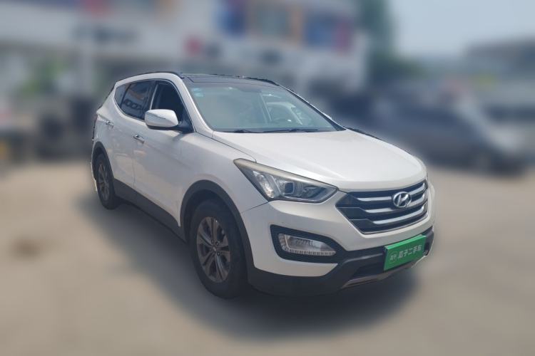 Used Hyundai Santa Fe 2013 2.4L Automatic Two-Wheel Drive Smart Version Front Right 45 Deg
