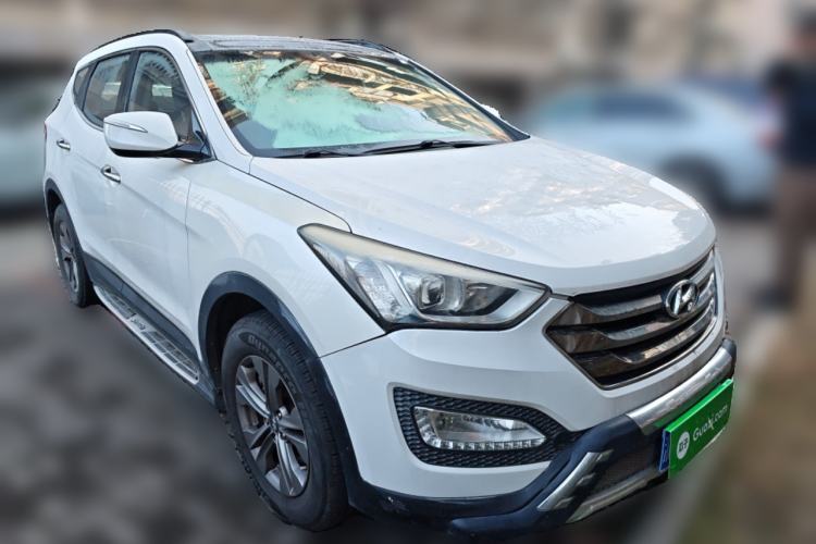 Used Hyundai Santa Fe 2013 2.4L Automatic Two-Wheel Drive Smart Version Front Right 45 Deg