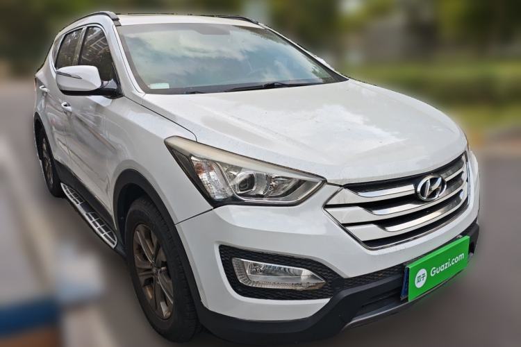 Used Hyundai Santa Fe 2013 2.4L Automatic 2WD Comfort Edition Front Right 45 Deg