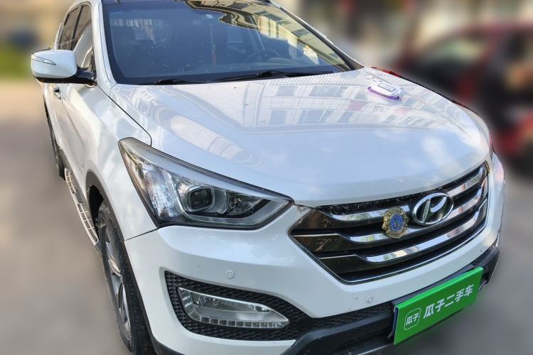 Used Hyundai Santa Fe 2013 Revised Version 2.4L Automatic All-Wheel Drive Smart Type Front Right 45 Deg