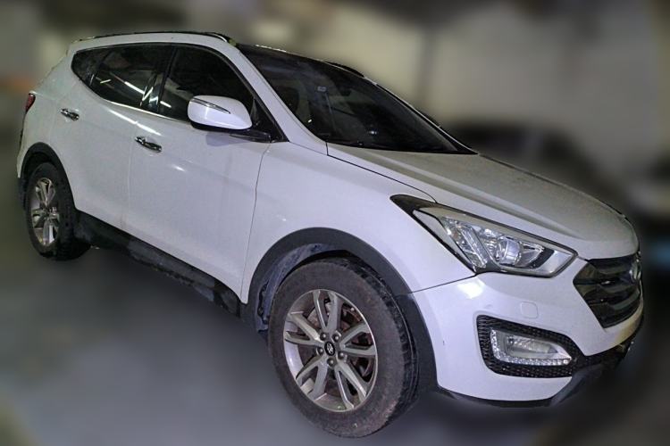 Used Hyundai Santa Fe 2013 2.4L Automatic 4x4 Prestige Edition Front Right 45 Deg