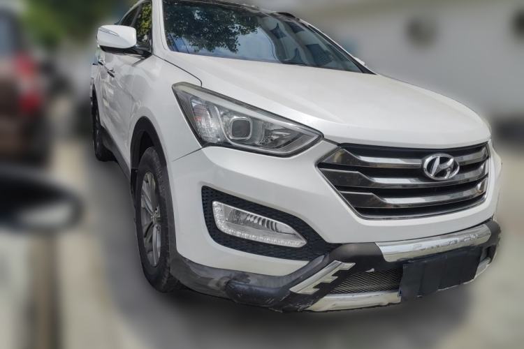 Used Hyundai Santa Fe 2013 2.4L Automatic Two-Wheel Drive Smart Version Front Right 45 Deg
