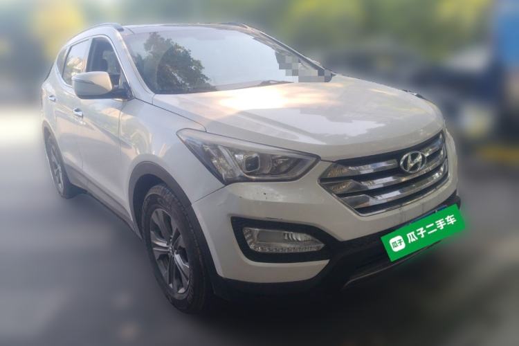 Used Hyundai Santa Fe 2013 2.4L Automatic 4x4 Smart Version Front Right 45 Deg