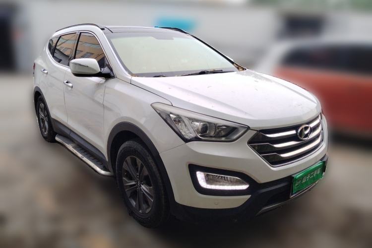 Used Hyundai Santa Fe 2013 2.4L Automatic Two-Wheel Drive Smart Version Front Right 45 Deg