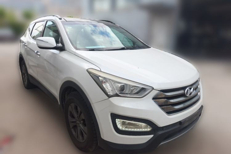 Used Hyundai Santa Fe 2013 2.4L Automatic Two-Wheel Drive Smart Version Front Right 45 Deg