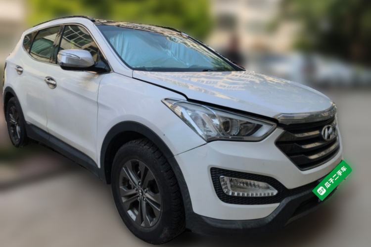 Used Hyundai Santa Fe 2013 2.4L Automatic Two-Wheel Drive Smart Version Front Right 45 Deg