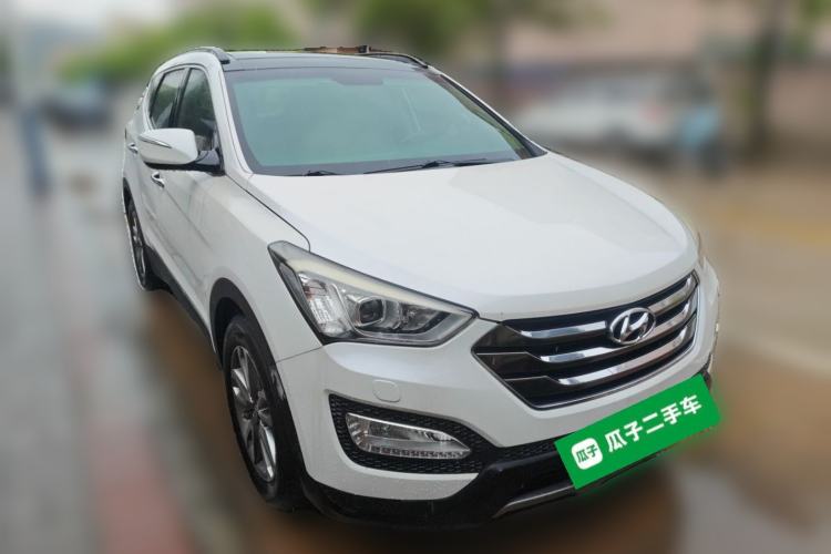 Used Hyundai Santa Fe 2013 2.4L Automatic 4x4 Prestige Edition Front Right 45 Deg