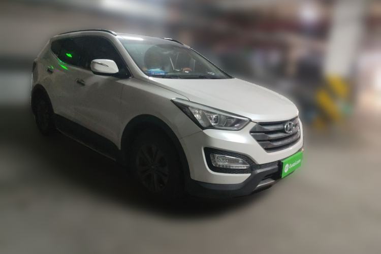 Used Hyundai Santa Fe 2013 2.4L Automatic Two-Wheel Drive Smart Version Front Right 45 Deg