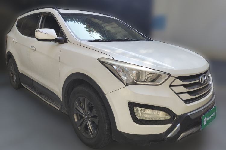 Used Hyundai Santa Fe 2013 2.4L Automatic 2WD Comfort Edition Front Right 45 Deg
