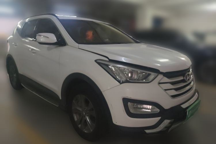 Used Hyundai Santa Fe 2013 2.4L Automatic 2WD Comfort Edition Front Right 45 Deg
