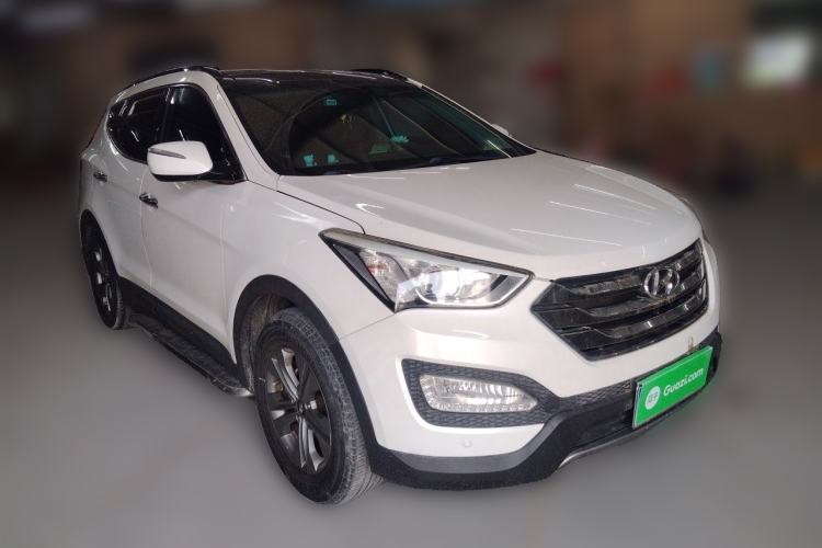 Used Hyundai Santa Fe 2013 2.4L Automatic Two-Wheel Drive Smart Version Front Right 45 Deg