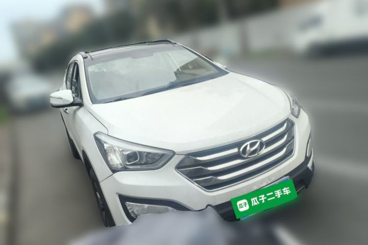 Used Hyundai Santa Fe 2013 2.4L Automatic Two-Wheel Drive Smart Version Front Right 45 Deg