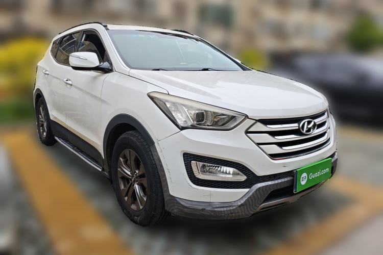 Used Hyundai Santa Fe 2013 2.4L Automatic 2WD Comfort Edition Front Right 45 Deg
