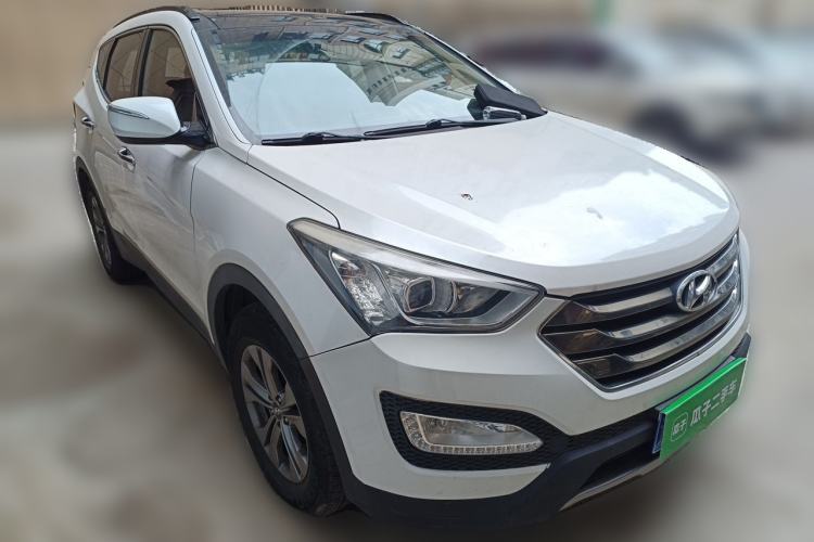Used Hyundai Santa Fe 2013 2.4L Automatic Two-Wheel Drive Smart Version Front Right 45 Deg