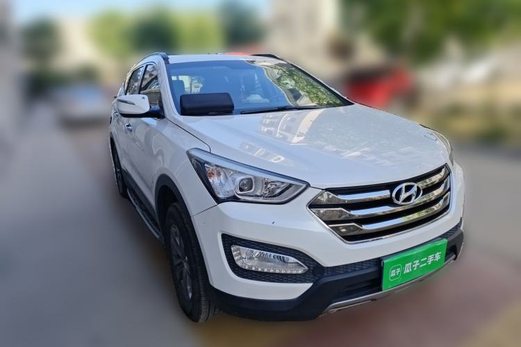 Used Hyundai Santa Fe 2013 Revised Version 2.4L Automatic All-Wheel Drive Smart Type Front Right 45 Deg