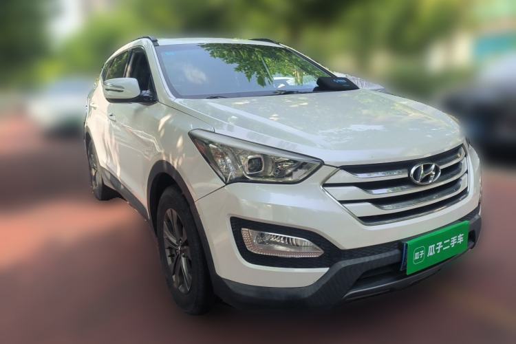 Used Hyundai Santa Fe 2013 2.4L Automatic 2WD Comfort Edition Front Right 45 Deg