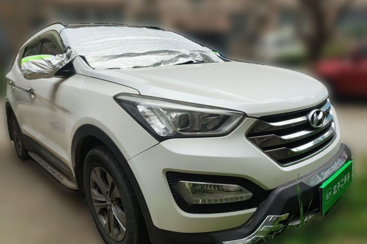Used Hyundai Santa Fe 2013 2.4L Automatic Two-Wheel Drive Smart Version Front Right 45 Deg