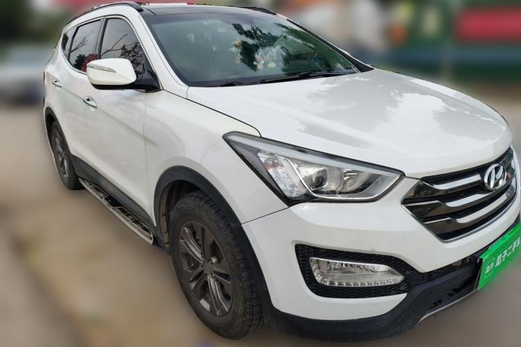 Used Hyundai Santa Fe 2013 2.4L Automatic Two-Wheel Drive Smart Version Front Right 45 Deg