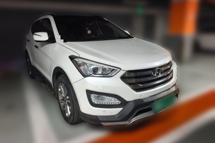 Used Hyundai Santa Fe 2013 Revised Version 2.0T Automatic All-Wheel Drive Top-Tier Trim Front Right 45 Deg