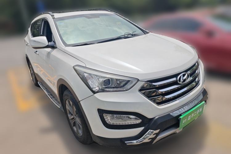 Used Hyundai Santa Fe 2013 Revised Version 2.4L Automatic All-Wheel Drive Smart Type Front Right 45 Deg