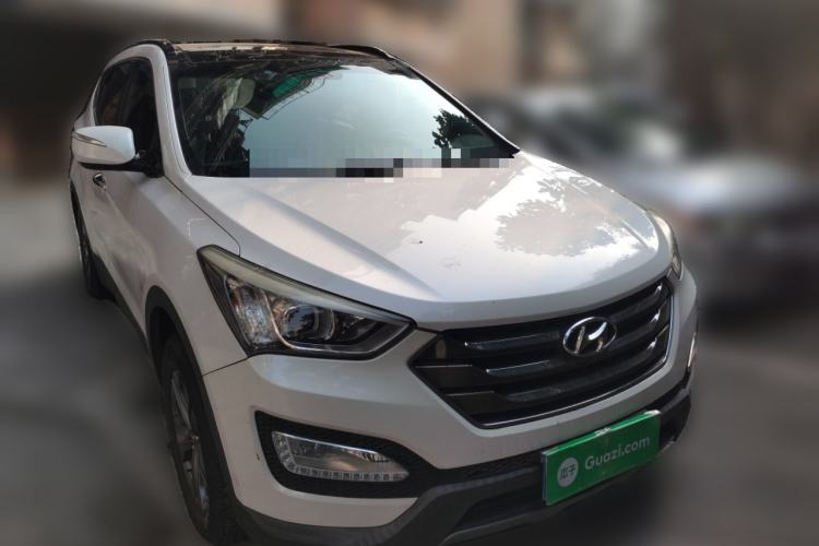 Used Hyundai Santa Fe 2013 2.4L Automatic Two-Wheel Drive Smart Version Front Right 45 Deg