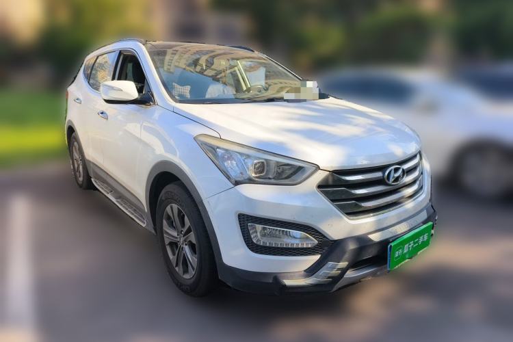 Used Hyundai Santa Fe 2013 2.4L Automatic Two-Wheel Drive Smart Version Front Right 45 Deg