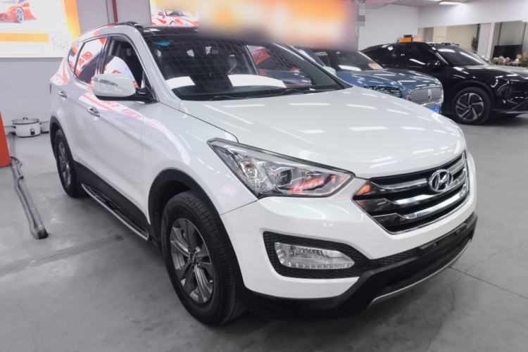 Used Hyundai Santa Fe 2013 2.4L Automatic Two-Wheel Drive Smart Version Front Right 45 Deg