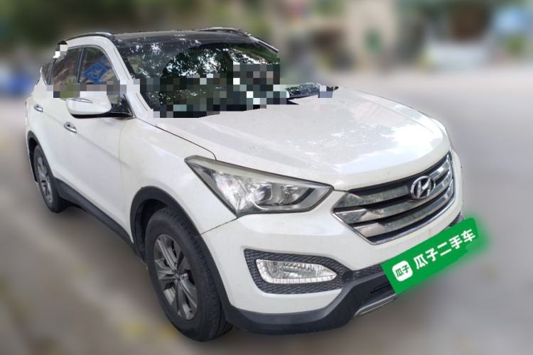 Used Hyundai Santa Fe 2013 2.4L Automatic Two-Wheel Drive Smart Version Front Right 45 Deg