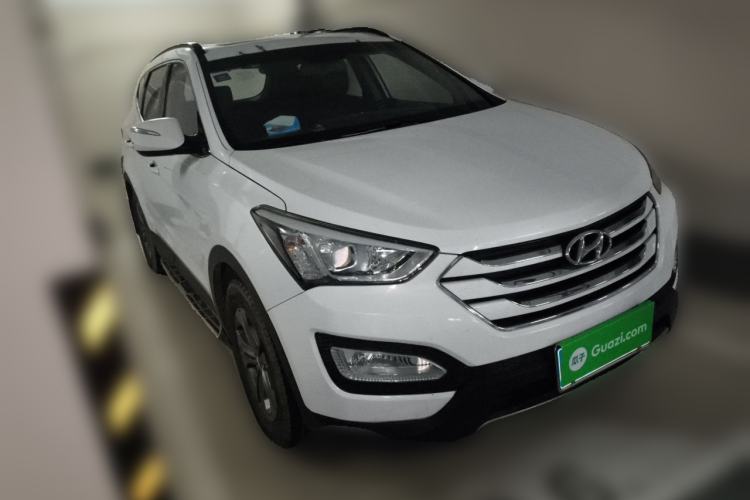Used Hyundai Santa Fe 2013 2.4L Manual Two-Wheel Drive Comfort Version Front Right 45 Deg