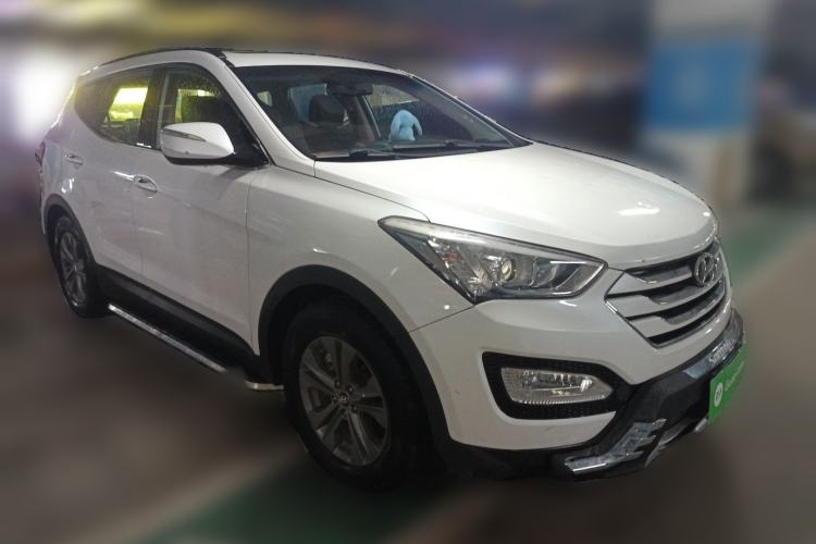Used Hyundai Santa Fe 2013 2.4L Automatic 2WD Comfort Edition Front Right 45 Deg