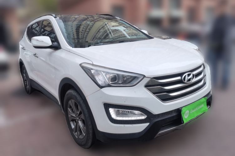 Used Hyundai Santa Fe 2013 2.4L Automatic Two-Wheel Drive Smart Version Front Right 45 Deg