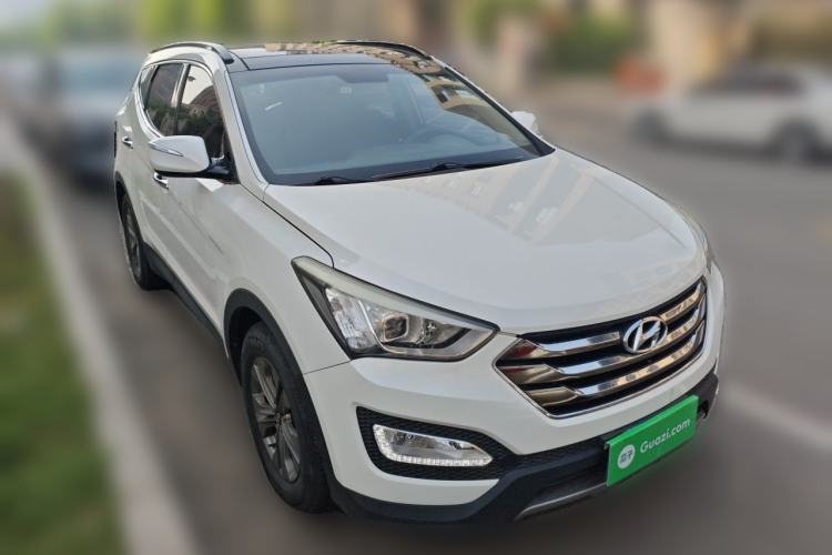 Used Hyundai Santa Fe 2013 Revised Version 2.4L Automatic All-Wheel Drive Smart Type Front Right 45 Deg