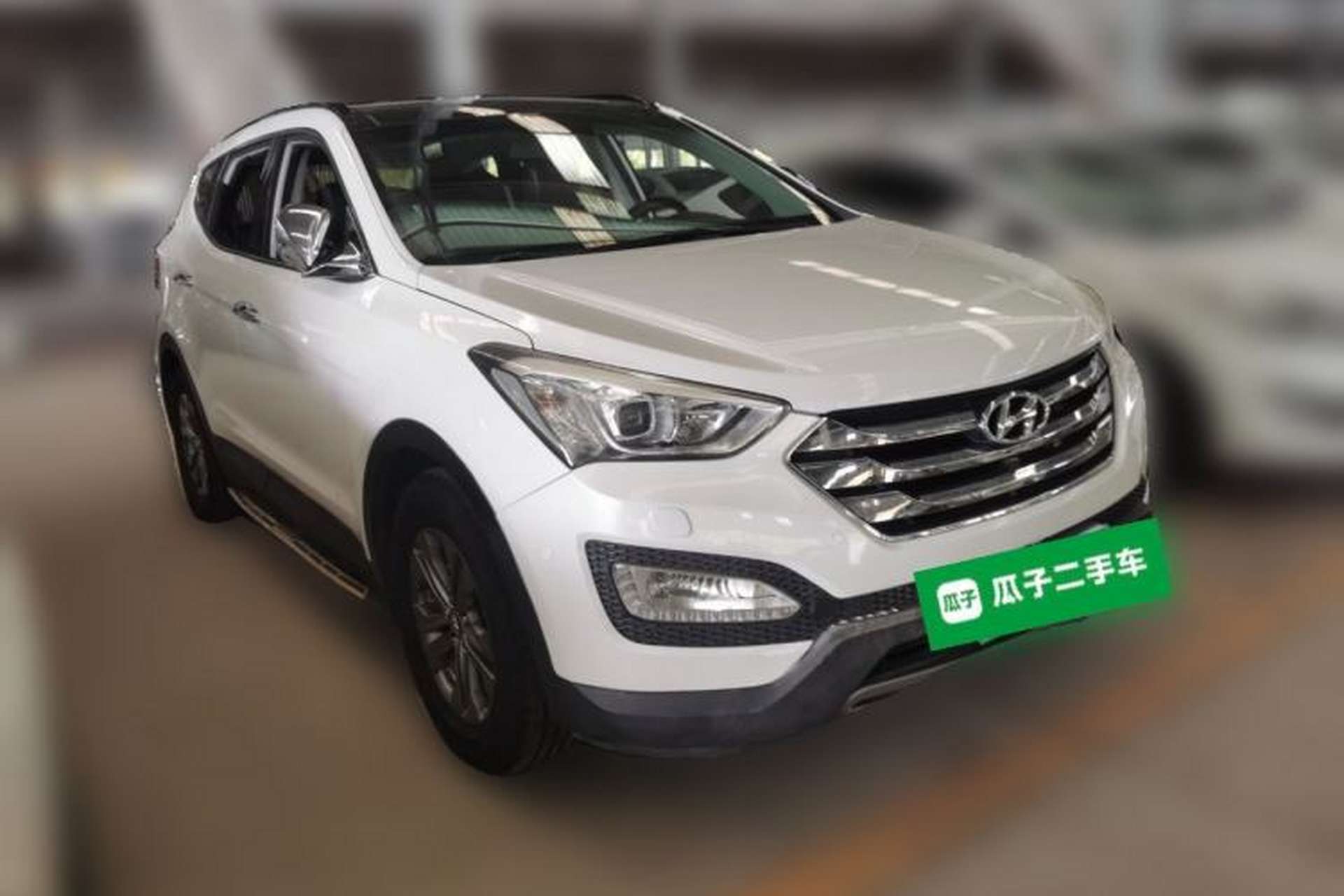 Used Hyundai Santa Fe 2013 2.4L Automatic Two-Wheel Drive Smart Version Front Right 45 Deg