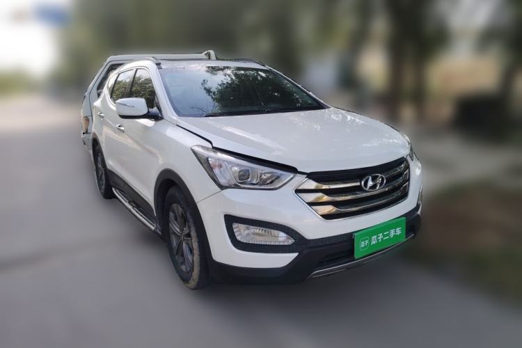 Used Hyundai Santa Fe 2013 2.4L Automatic 4x4 Smart Version Front Right 45 Deg