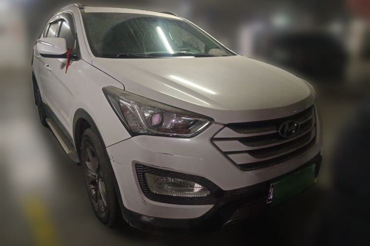 Used Hyundai Santa Fe 2013 2.4L Automatic 4x4 Comfort Edition Front Right 45 Deg