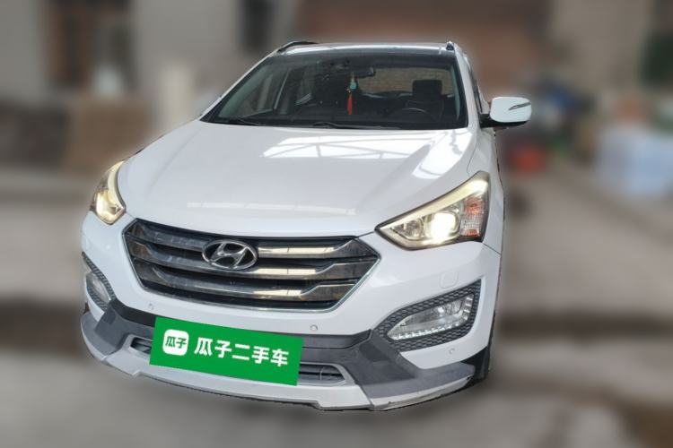 Used Hyundai Santa Fe 2013 2.0T Automatic All-Wheel Drive Top Trim Front