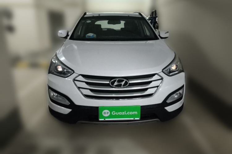 Used Hyundai Santa Fe 2013 2.4L Manual Two-Wheel Drive Comfort Version Front