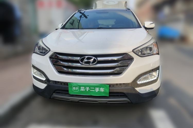 Used Hyundai Santa Fe 2013 Revised Version 2.4L Automatic All-Wheel Drive Luxury Trim Front