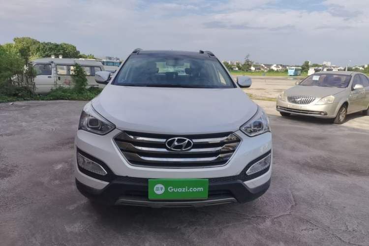 Used Hyundai Santa Fe 2013 2.4L Automatic Two-Wheel Drive Smart Version Front