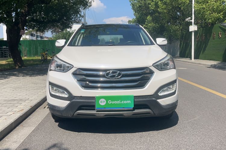 Used Hyundai Santa Fe 2013 2.4L Automatic Two-Wheel Drive Smart Version Front