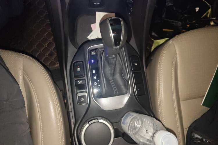 Used Hyundai Santa Fe 2013 2.4L Automatic 4x4 Prestige Edition Gear Lever