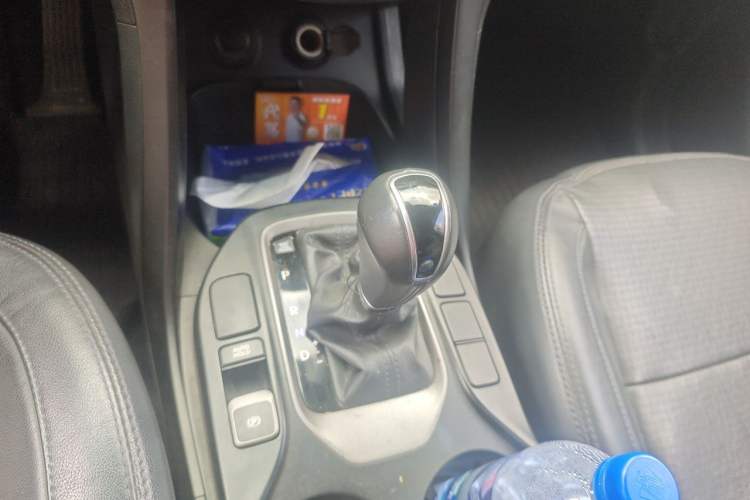 Used Hyundai Santa Fe 2013 2.4L Automatic Two-Wheel Drive Smart Version Gear Lever