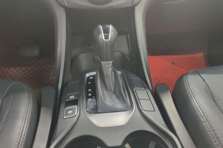 Used Hyundai Santa Fe 2013 2.4L Automatic Two-Wheel Drive Smart Version Gear Lever