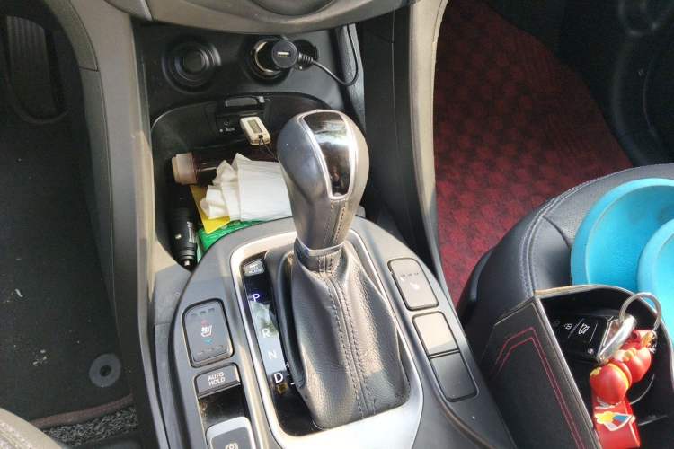 Used Hyundai Santa Fe 2013 Revised Version 2.4L Automatic All-Wheel Drive Luxury Trim Gear Lever