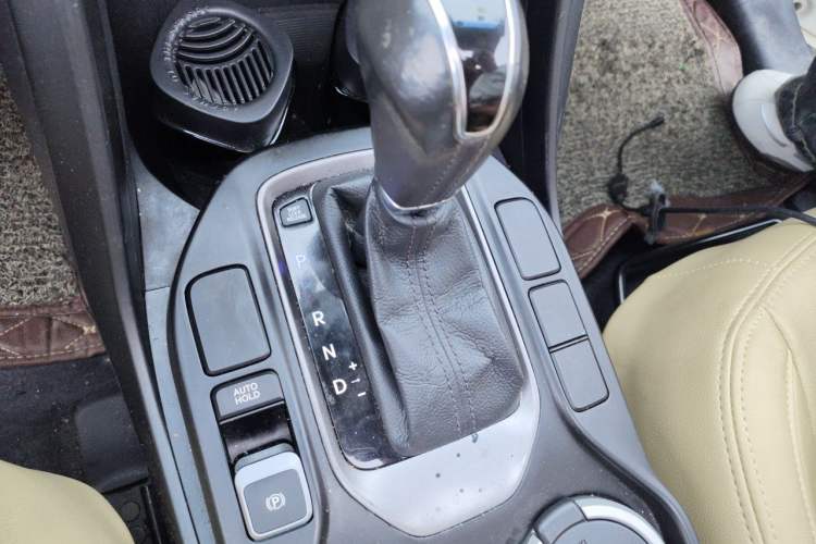 Used Hyundai Santa Fe 2013 2.4L Automatic 2WD Comfort Edition Gear Lever