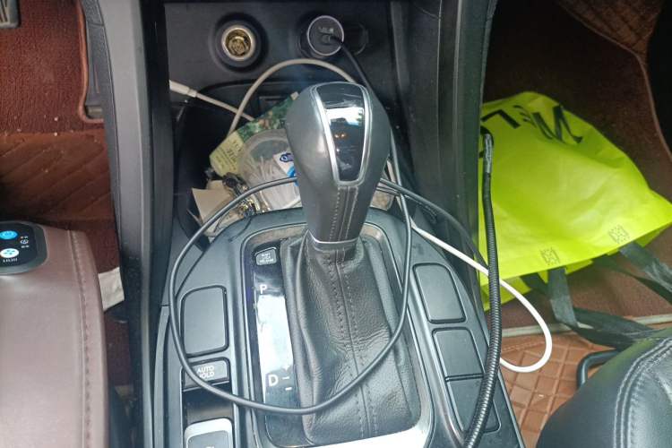 Used Hyundai Santa Fe 2013 2.4L Automatic Two-Wheel Drive Smart Version Gear Lever