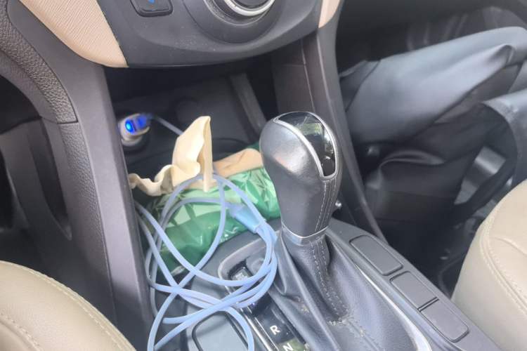 Used Hyundai Santa Fe 2013 2.4L Automatic Two-Wheel Drive Smart Version Gear Lever