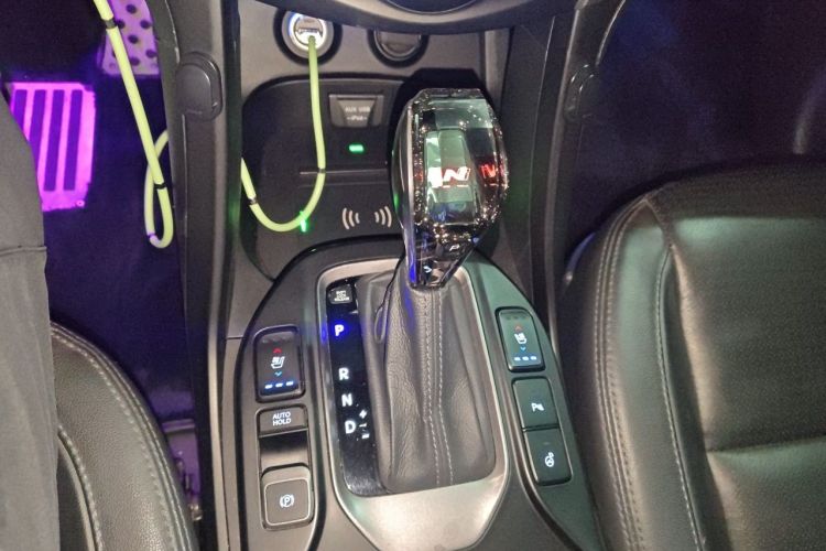 Used Hyundai Santa Fe 2013 2.4L Automatic Two-Wheel Drive Smart Version Gear Lever