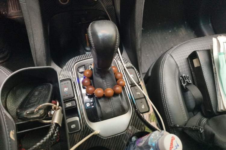 Used Hyundai Santa Fe 2013 2.0T Automatic All-Wheel Drive Top Trim Gear Lever