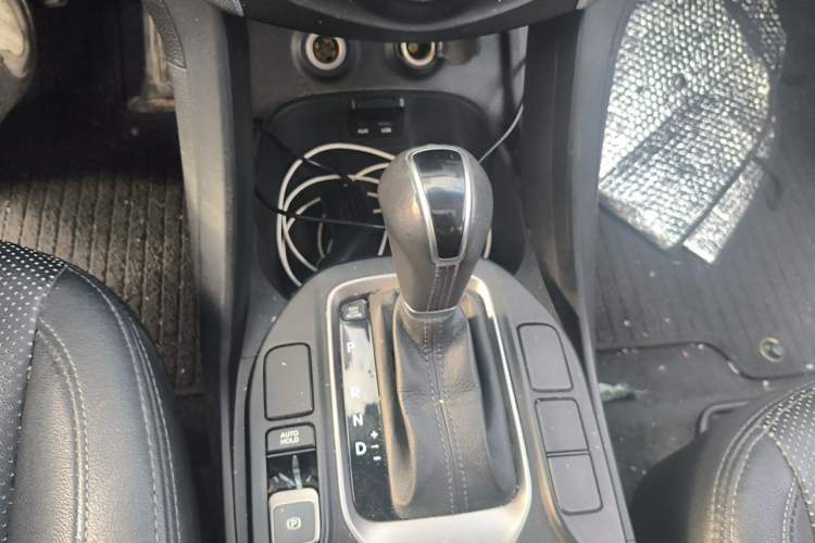 Used Hyundai Santa Fe 2013 2.4L Automatic 4x4 Comfort Edition Gear Lever